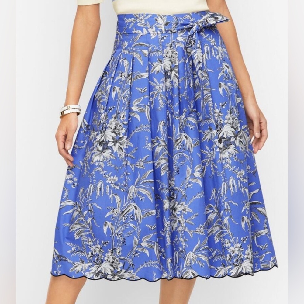 NWT Talbots Blue & Black Floral A-Line Fit and Flare Skirt with pockets Size 6